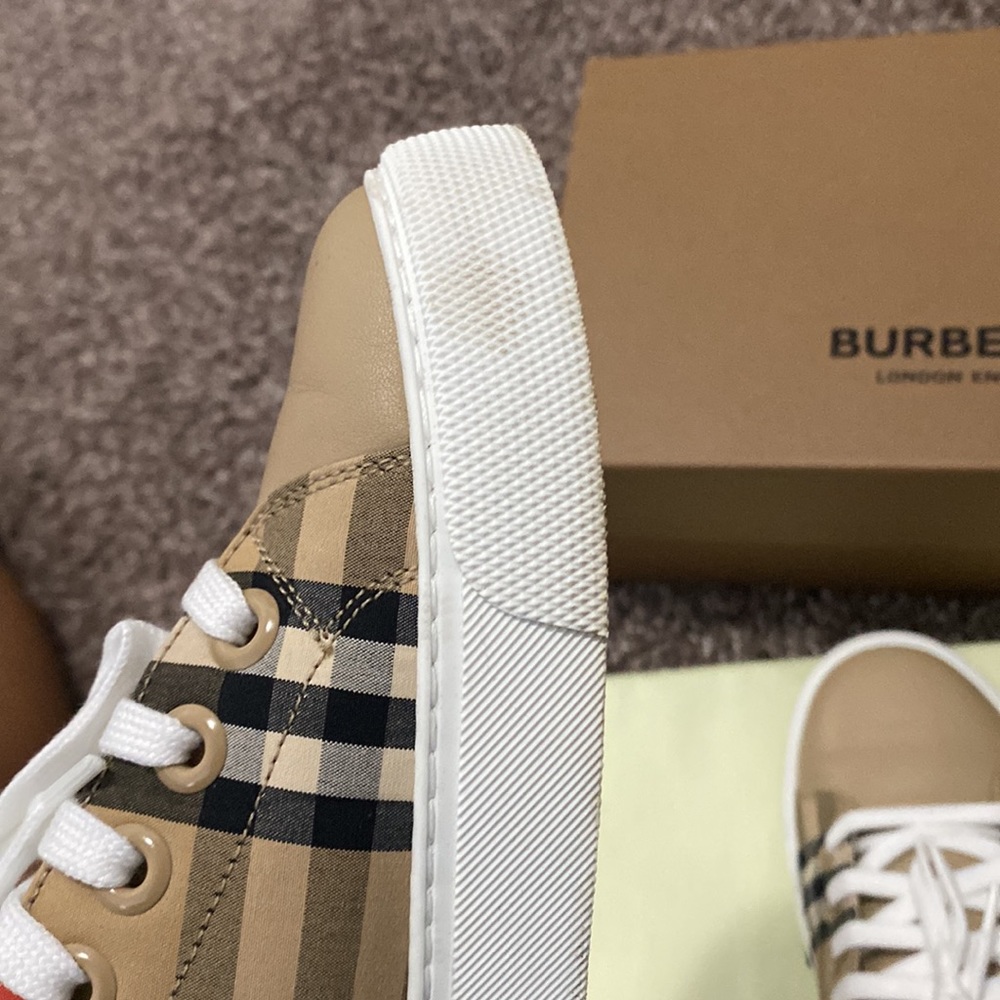 Authentic Burberry shoes - Picture 9 of 11